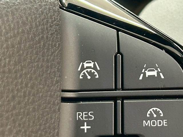 【レーダークルーズコントロール】装備で高速道路の運転も楽々です！追従型なので前の車両に合わせて速度調節ができ、渋滞などの際も楽々運転できますよ♪