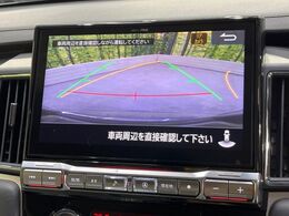 【バックカメラ】駐車時に後方がリアルタイム映像で確認できます。大型商業施設や立体駐車場での駐車時や、夜間のバック時に大活躍！運転スキルに関わらず、今や必須となった装備のひとつです！
