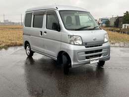 室内展示場を完備しておりますので、天候の悪い日でもゆっくりと車両をご覧下さい。