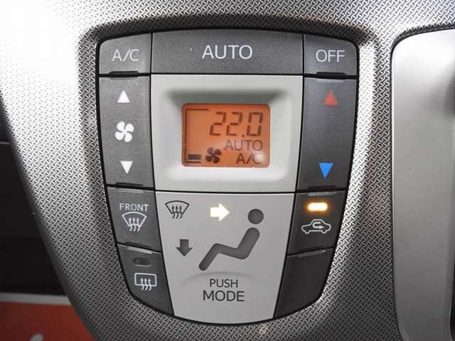 自動で快適な室内温度を保ってくれるオートエアコンを完備しています。