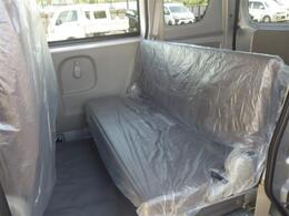 後席は2名乗車可能！収納すればフルフラットになります。