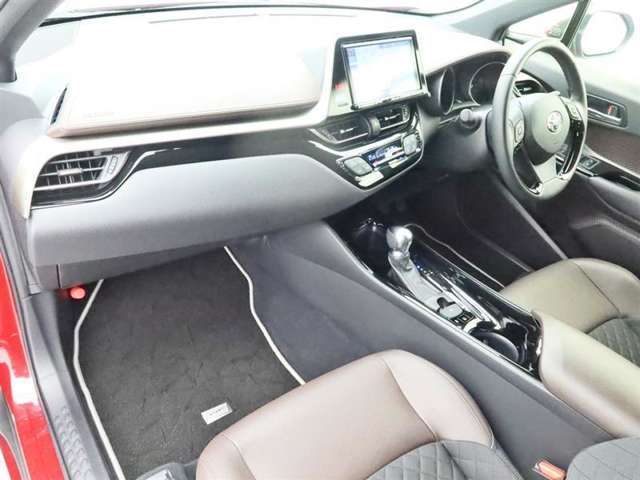 高品質カークリーニング ピカピCar 外装・内装、岐阜トヨペットの専門スタッフがシートもカーペットも綺麗に洗浄済み！プロの仕上げを是非ご確認下さいませ。
