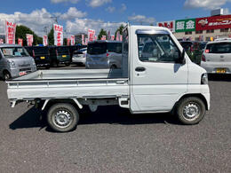 「当社のこだわり」全車保証付き（ゴールド・プラチナプラン）当社の工場は国の認定をもらった指定工場です。メンテナンスは安心の整備をお約束致します。当社の最長保証は2年間（プラチナプラン）です！