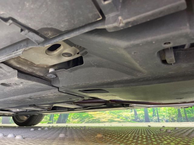 お車を安心してお乗りいただく為には、足回りの定期点検が欠かせません。サービスサポート（有償保証）では無料点検もご提供しており、安心のカーライフをお過ごしいただけるサポート体制が整っています。