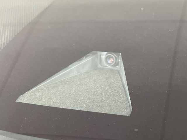 【トヨタセーフティセンス】走行中に前方の車両等を認識し、衝突しそうな時は警報とブレーキで衝突回避と被害軽減をアシスト。より安全にドライブをお楽しみいただけます。