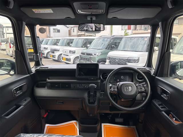★在庫車も高品質★　　★高年式で走行距離100km未満の、届出済み未使用車だけを仕入れております★　　★もちろん修復暦のある車は一台もございませんので、ご安心下さいませ★
