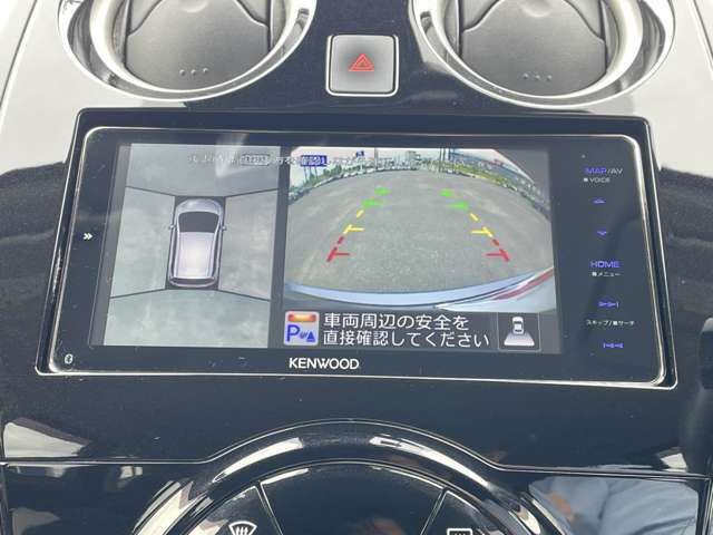 「アラウンドビューモニター」　車両の前後左右に搭載した4つのカメラにより、クルマを真上から見ているような映像を表示♪目が届きにくい箇所も確認できるため、いち早く障害物に気が付くことができます♪