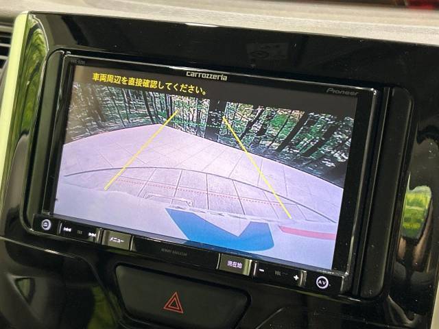 【バックカメラ】駐車時に後方がリアルタイム映像で確認できます。大型商業施設や立体駐車場での駐車時や、夜間のバック時に大活躍！運転スキルに関わらず、今や必須となった装備のひとつです！