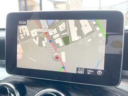 ●Mercedes純正ナビ:一体感のあるナビは、高級感ある車内を演出してくれます。Bluetooth再生などオーディオ機能も充実しておりますので、運転もより楽しめます♪