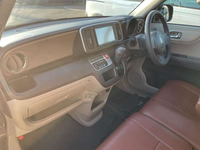 ◆助手席も快適スペースでゆったりと座ることが出来ます。試乗も出来ますので是非ご体感下さい。ポイント5四日市松本店はキッズコーナーも完備し、また雑誌やドリンクもご提供しておりますので皆様でお越し下さい。