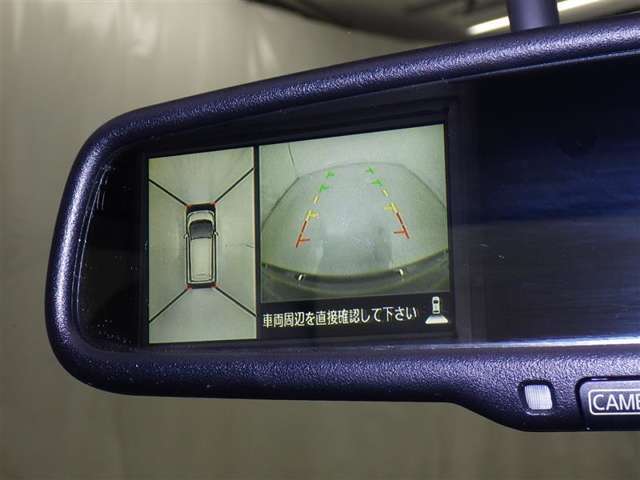 バックモニターも装備しております。バックギアに入れるとナビ画面に車の後方が映し出されます。これで後方確認も安心！