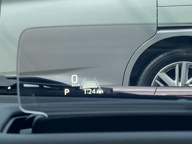 【ヘッドアップディスプレイ】運転席の視線上に車速などを表示してくれるので視線移動や、焦点の調整が軽減されます☆