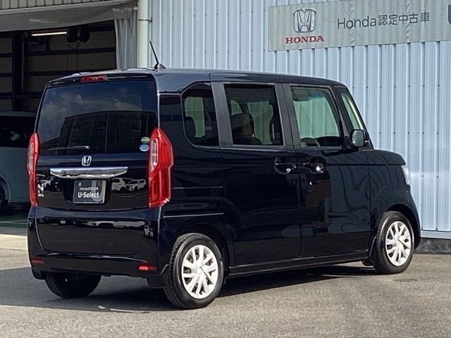 バックカメラが付いているのでバックでの車庫入れも安心です。