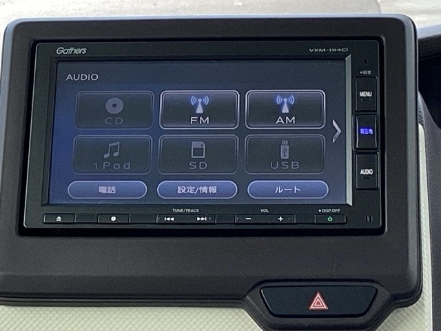 AVメニューはご覧の通り、様々なコンテンツに対応、ドライブを楽しく演出できます。詳しくはスタッフへお尋ねください