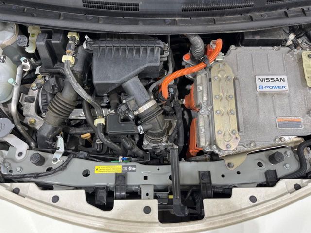 親切・丁寧な専門メカニックスタッフが応対！・車検・点検整備・事故等の修理などアフターサービスも安心。お車のカスタマイズもネクステージのサービススタッフまでご相談ください！