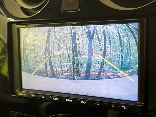 【バックカメラ】駐車時に後方がリアルタイム映像で確認できます。大型商業施設や立体駐車場での駐車時や、夜間のバック時に大活躍！運転スキルに関わらず、今や必須となった装備のひとつです！