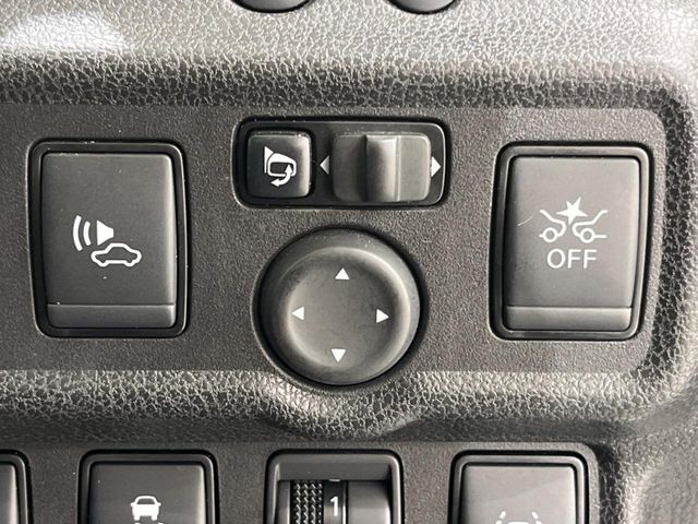 【エマージェンシーブレーキ】走行中に前方の車両等を認識し、衝突しそうな時は警報とブレーキで衝突回避と被害軽減をアシスト。より安全にドライブをお楽しみいただけます。