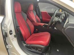 【レザーシート】ならではの高級感あふれる内装がこたわりのアイテム。見た目の高級感とより上質な座り心地をお楽しみください。