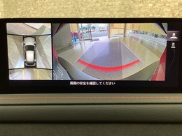狭い場所での駐車やすれ違いなどでより的確な運転操作に役立つ360°ビューモニターが装備されています。