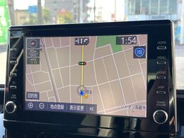 【純正ナビ】人気の純正ナビを装備。オーディオ機能も充実しており、Bluetooth接続すればお持ちのスマホやMP3プレイヤーの音楽を再生可能！毎日の運転がさらに楽しくなります！！