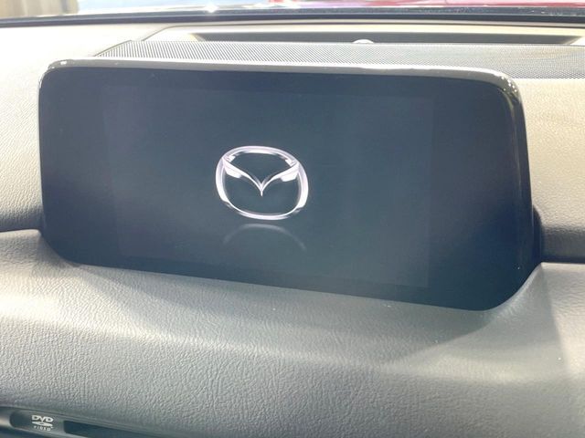 【マツダコネクトナビ】車内の雰囲気にマッチした一体型タイプのナビ。各種車輌設定やBluetooth再生等、様々な機能が楽しめます。直感的なダイヤル操作が可能で、使い勝手も良好です。