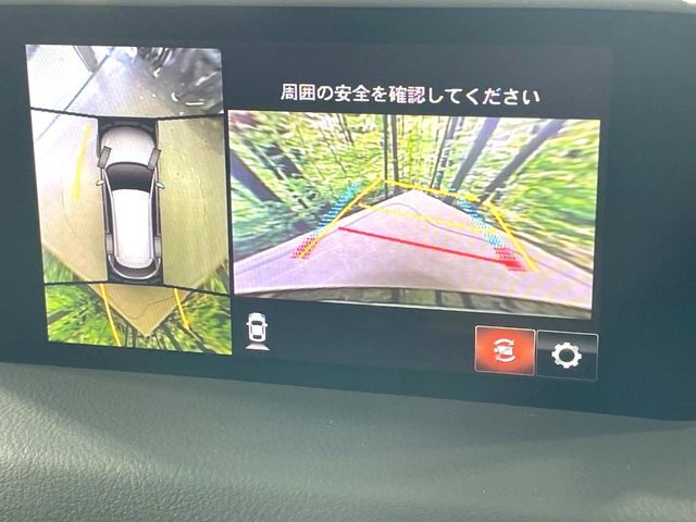 【360°ビューモニター】専用のカメラにより、上から見下ろしたような視点で360度クルマの周囲を確認することができます☆死角部分も確認しやすく、狭い場所での切り返しや駐車もスムーズに行えます。