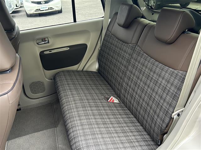 【内装の除菌消臭】車内の細菌やカビを除去しニオイの元となる菌の抑制をします。様々な物質に直接反応して酸化、分解します。人気オプションの一つです。