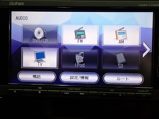 ホンダ純正ナビなのでダッシュボードにスッキリと収まっています。土地勘の無い所でも道に迷わず安心ですね！。AVも色々視聴でるのでドライブも楽しくなりますよ！