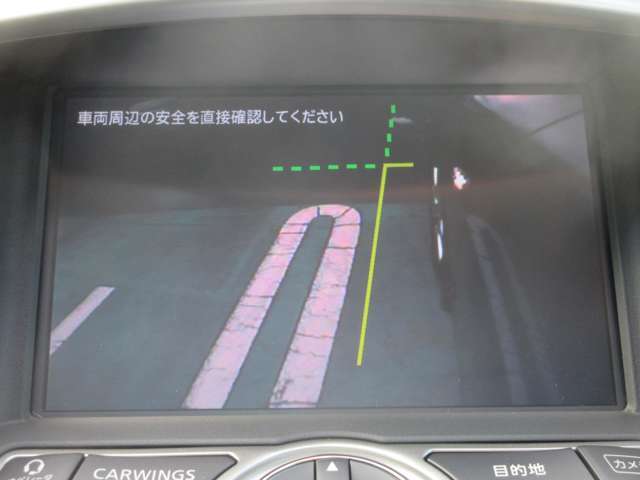 ナビ画面にサイドブラインドモニタ-の映像を映し出しています。　　狭い場所での車庫入れをサポ-トしてくれる便利アイテムです。