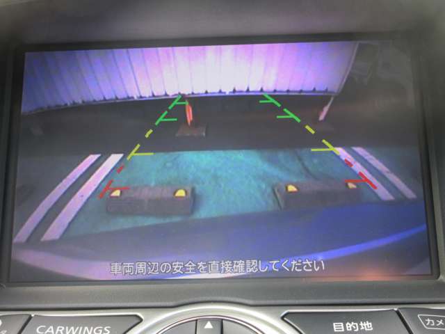 ナビ画面にバックビュ-モニタ-の映像を映し出しています。　　狭い場所での車庫入れをサポ-トしてくれる便利アイテムです。