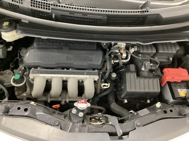 ホンダスタッフがしっかり整備して保証付きにてお渡し致します。エンジンルーム＆室内ルームともにクリーニング済みで清潔です。快適なドライブをお楽しみください。