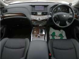 スッキリとしたらしいフーガらしいデザインのダッシュ回り！フロントビューの視認性もよく運転しやすいと思います★