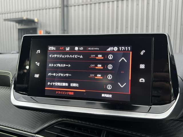 ご来場が難しいお客様でもご安心下さい、店頭在庫でしたらテレビ電話などを使いお車の詳細をご説明させて頂く事も可能でございます。当店スタッフが真心込めてご対応させて頂きます。