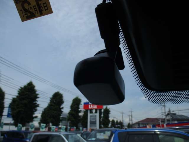 ワイド保証つきなので、旅先での故障も出張先での故障も、アナタのカーライフをがっちりサポート。一年間の保証では、短いよと、思ってるあなたに・・・もちろん延長保証も用意があり、最長で合計3年間にも・・・