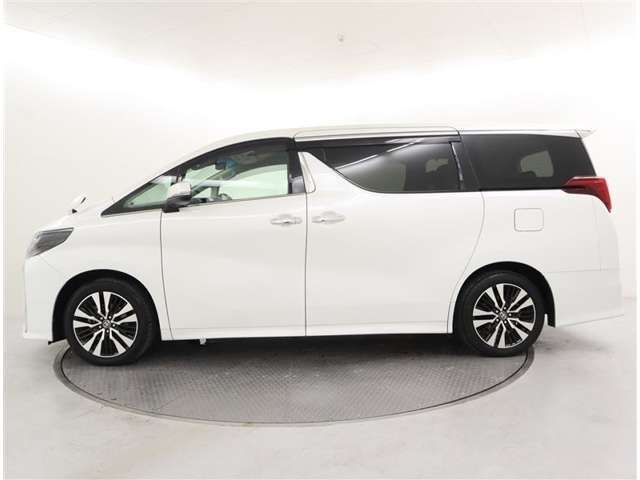 リヤ5面はプライバシーガラス☆強い日差しや車外の視線から室内を守ってくれます。