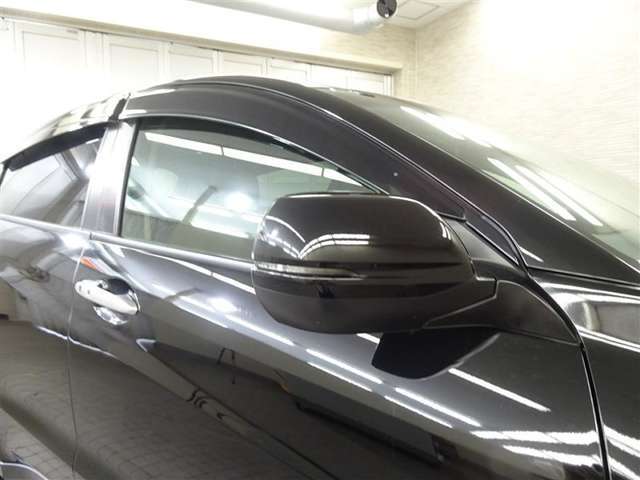 広々とした車内空間に優れた燃費性能。更にデザインも上質で人気のお車です！