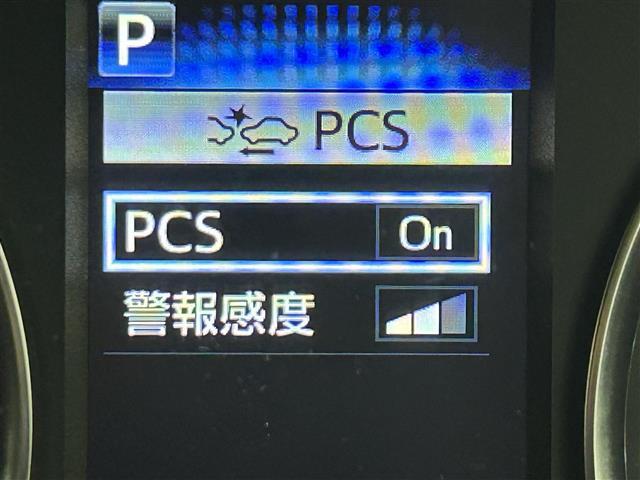 【衝突被害軽減ブレーキ】走行中に前方の車両と歩行者を認識。衝突の危険が高いと判断した場合に警報や緊急ブレーキで衝突回避や衝突時の被害を軽減。前後の踏み間違いによる誤発進も抑制します。