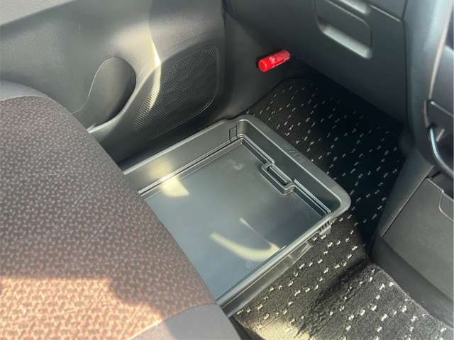 【ETC】今や必需品とも言えるETC、高速道路料金所をスムースに通過出来ます。