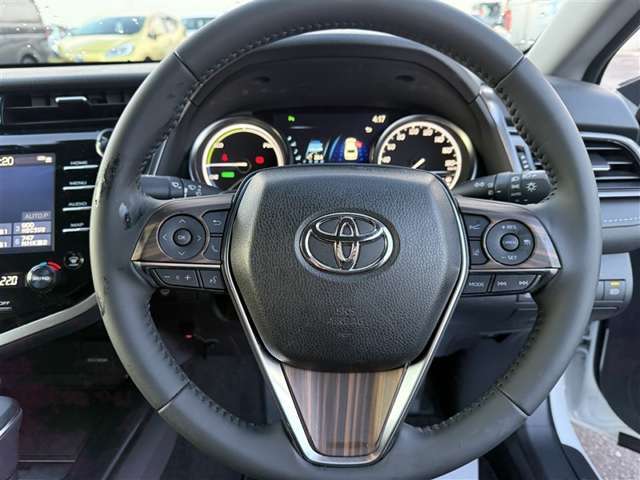 ■当店は函館新道沿い、蔦屋書店すぐ隣になります。営業時間は9:30から18:00まで、定休日は毎週火曜日と第1月曜日・祝日（土日を除く）となっております。