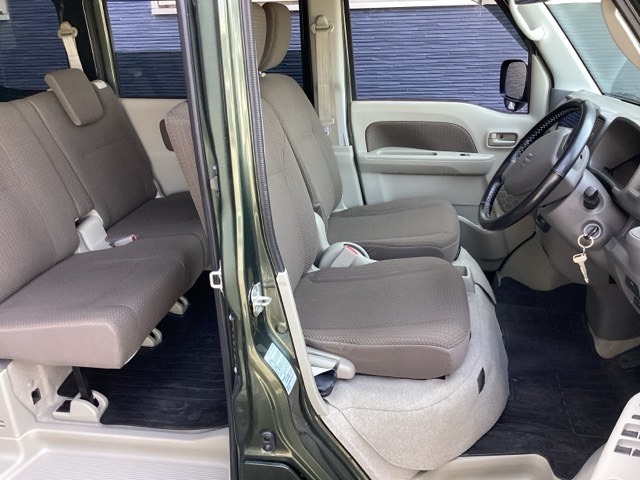 運転席の状態は綺麗です。