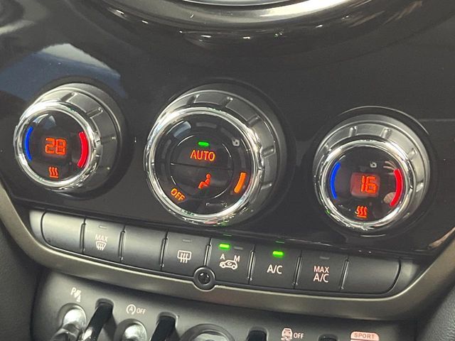 ●デュアルオートエアコン：運転席・助手席それぞれで温度設定が可能な独立式オートエアコンを標準装備しております！