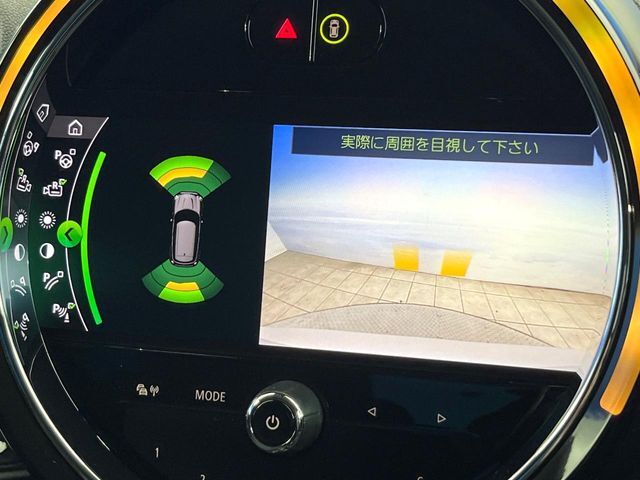 ●パノラミックビューモニター：専用のカメラにより、上から見下ろしたような視点で360度クルマの周囲を確認することができます☆死角部分も確認しやすく、狭い場所での切り返しや駐車もスムーズに行えます。