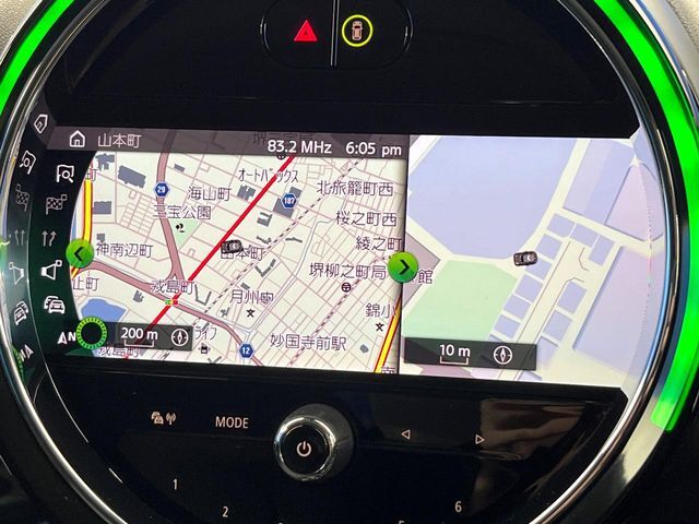 ●純正ナビ:一体感のあるナビは、高級感ある車内を演出してくれます。オーディオ機能も充実しておりますので、運転もより楽しめます♪