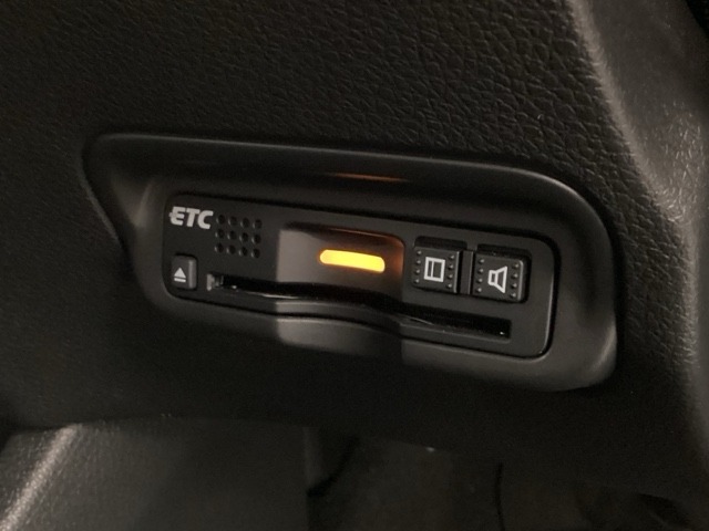 ETCが付いてます。ETC搭載車しか通過できないスマートICが利用できるようになりますよ！現在スマートICの設置箇所も増えてきているので、高速道路利用の幅が広がりますね☆