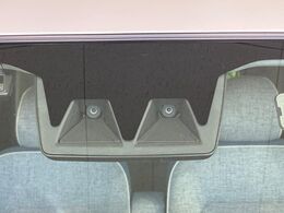 【スマートアシスト】走行中に前方の車両等を認識し、衝突しそうな時は警報とブレーキで衝突回避と被害軽減をアシスト。より安全にドライブをお楽しみいただけます。