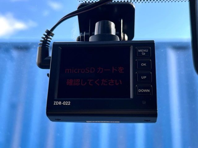 【ドライブレコーダー】安心・安全なカーライフに必須のドライブレコーダーを装備！走行中はもちろん、あおり運転や事故に遭遇した際の状況も映像で記録し、万一のリスクに備えます。