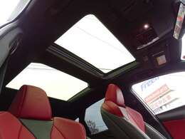 ☆オプションの【パノラマルーフ】付きです！☆