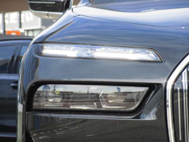 LEDヘッドライトで視界も良好です。見た目も恰好良いです。