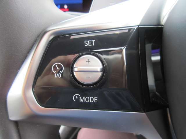 アクティブクルーズコントロール装備です。設定速度をキープしつつ、車間距離を優先し安全走行を可能と致します。長距離ドライブにマストな装備です。
