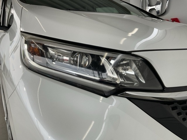 明るくて長寿命のLEDヘッドライト採用